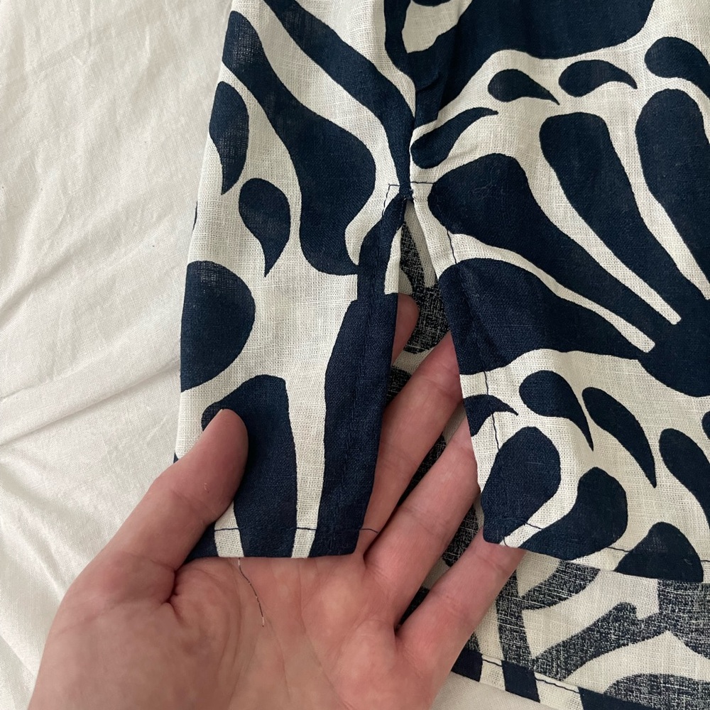 NWT. Christian Siriano Linen Blend Navy and Cream Patterned Women's Top, Sz L - Picture 8 of 11